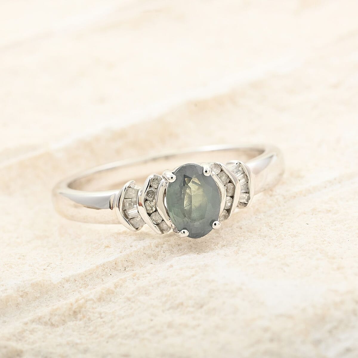 Luxoro AAA Narsipatnam Alexandrite and G-H I3 Diamond 0.90 ctw Ring in 14K White Gold (Size 6.5) image number 1