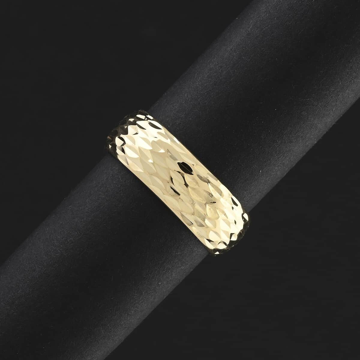 Italian 6mm Diamond-Cut Domed Ring in 10K Yellow Gold 1 Grams image number 1