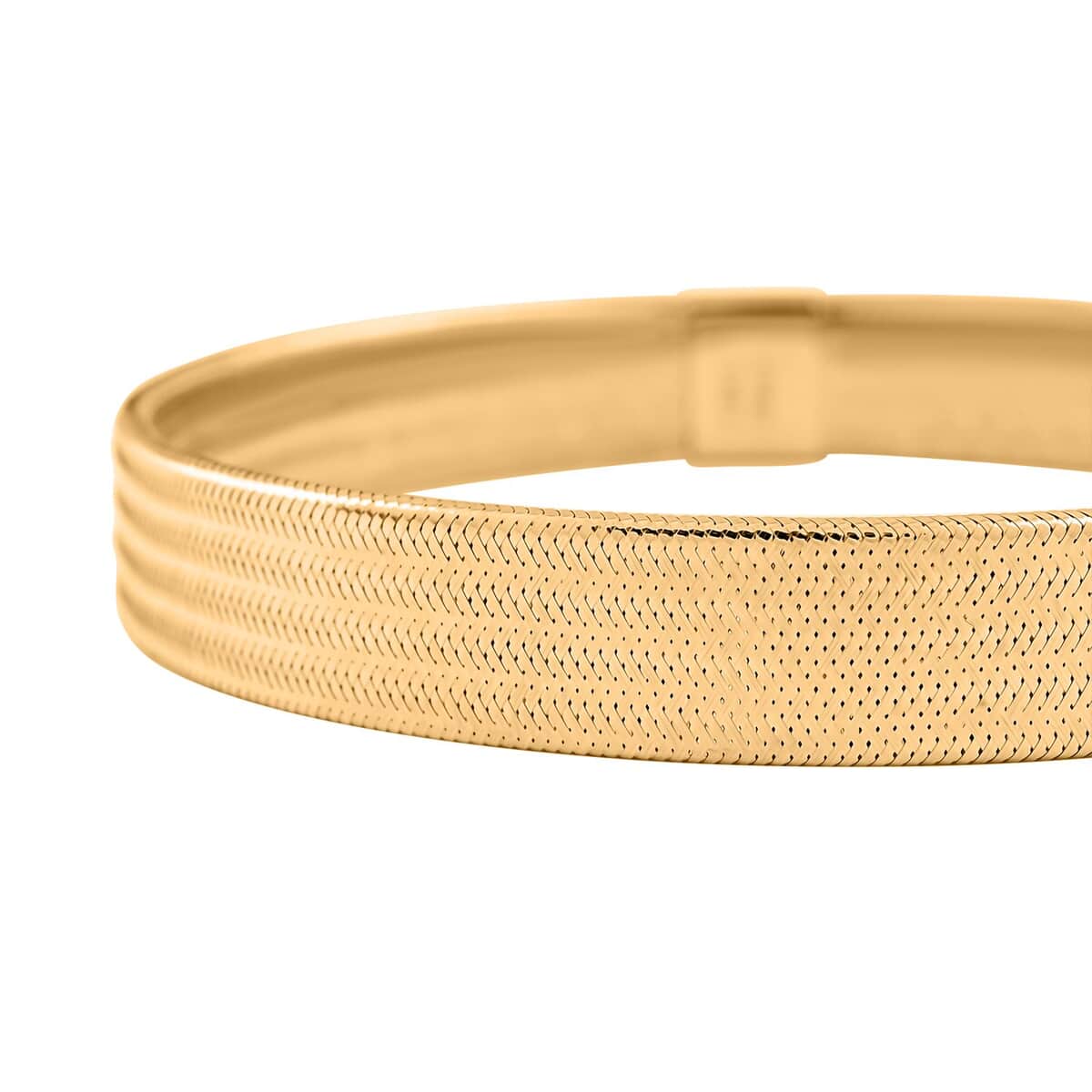 Italian 8.6mm Flat Mesh Stretch Bangle Bracelet in 10K Yellow Gold 2.23 Grams image number 3