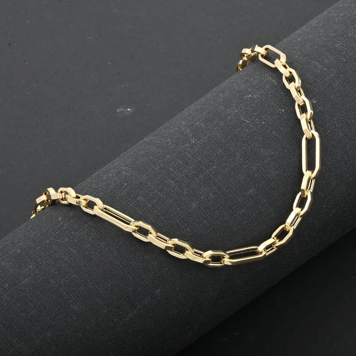 Italian 10K Yellow Gold 5.1mm Square Wire Figaro Necklace 18 Inches 5 Grams image number 1