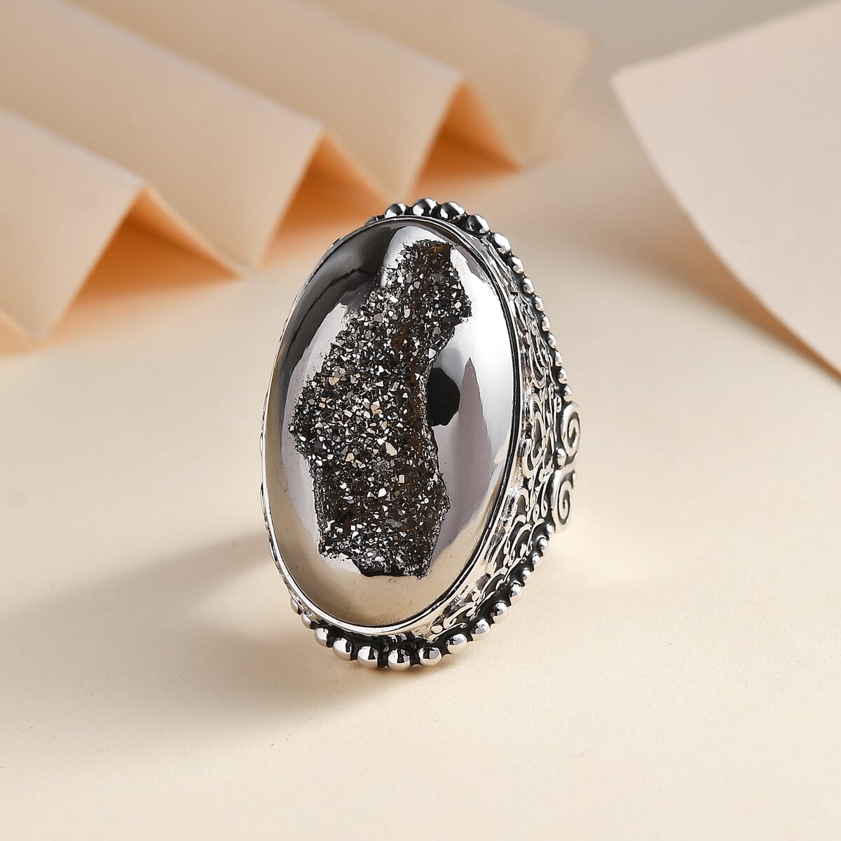 Sajen Silver Platinum Drusy Quartz 33.50 ctw Ring in Rhodium Over Sterling Silver (Size 7.0) image number 1