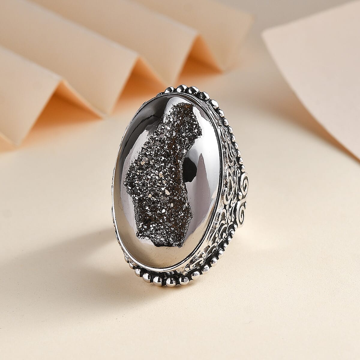 Sajen Silver Platinum Drusy Quartz 33.50 ctw Ring in Rhodium Over Sterling Silver (Size 8.0) image number 1