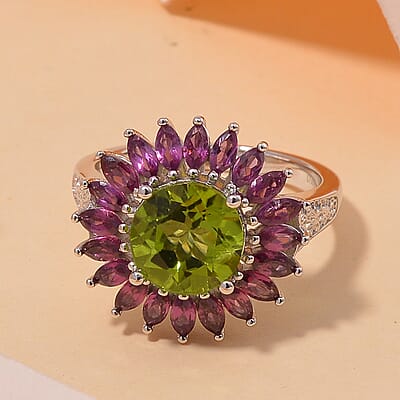 Hebei Peridot and Orissa Rhodolite Garnet 5.25 ctw Scarlet Star Ring in Rhodium Over Sterling Silver (Size 10.0)