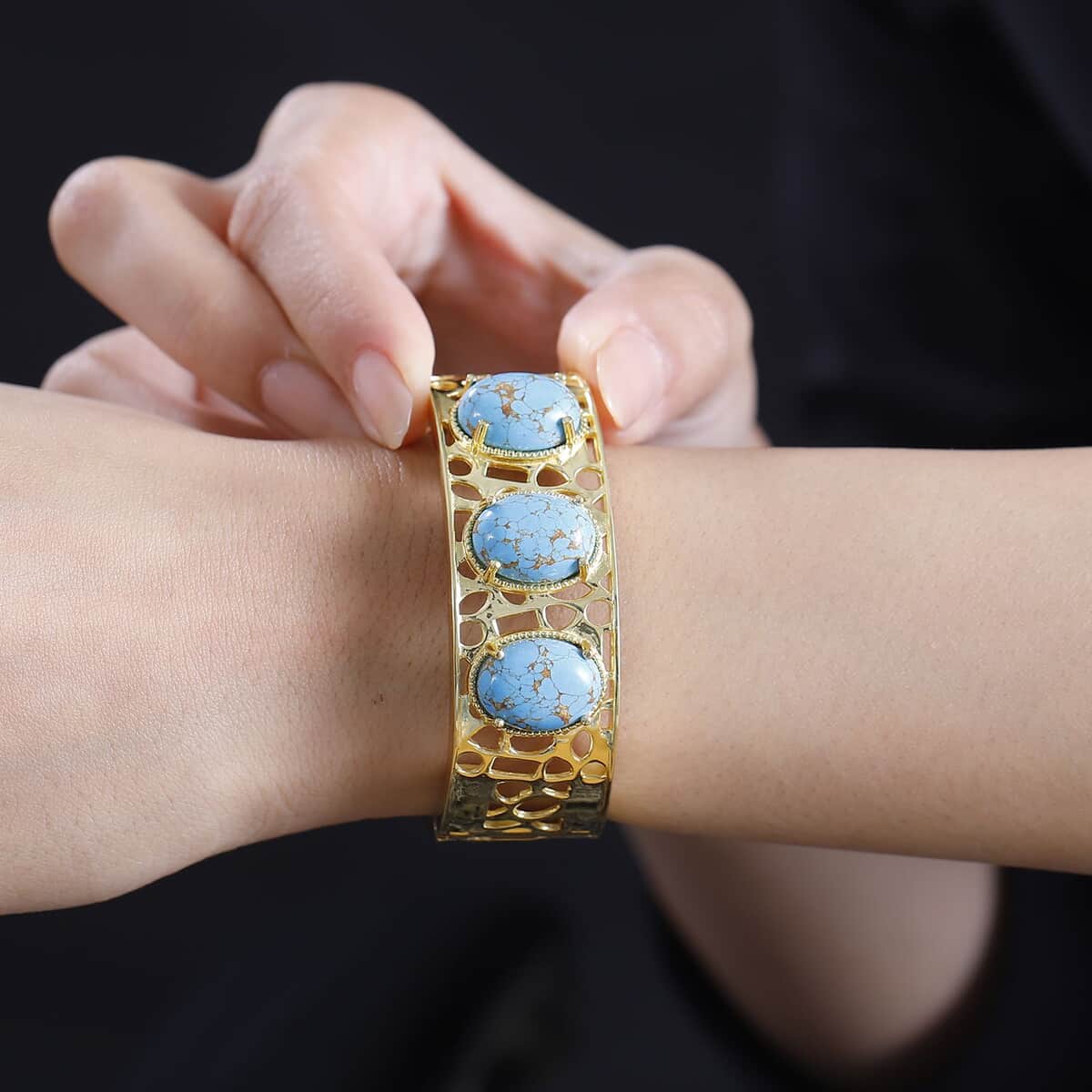 Mojave Blue Turquoise  25.85 ctw Cuff Bracelet in 14K YG Over Copper with Magnet (6.50 In) image number 2