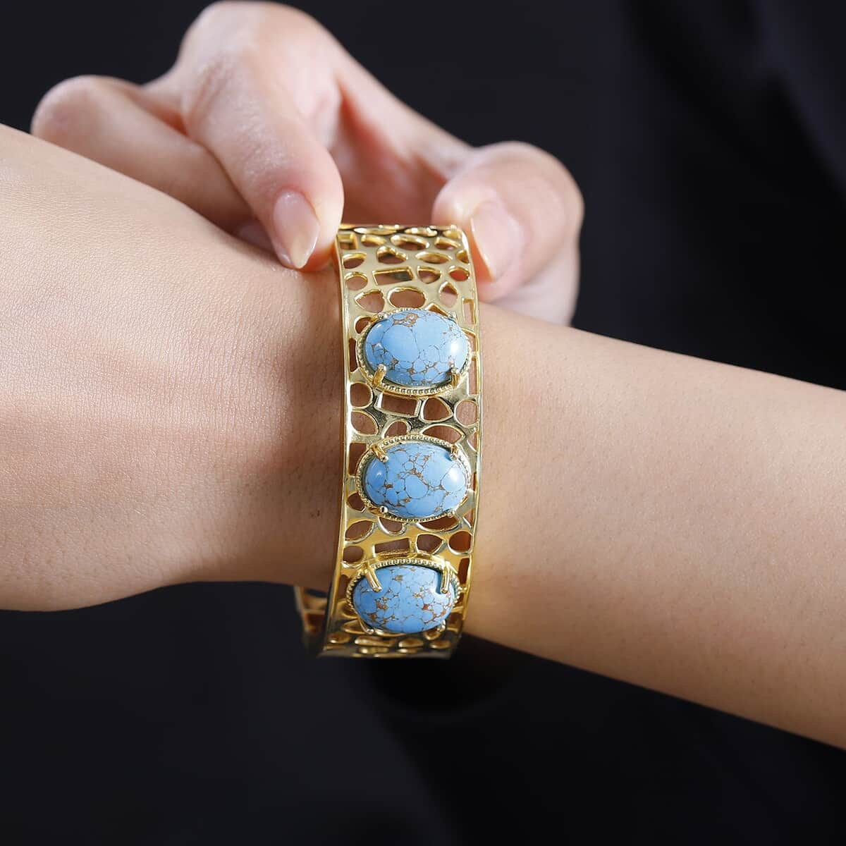 Mojave Blue Turquoise 25.85 ctw Cuff Bracelet in 14K YG Over Copper with Magnet (7.25 In)  image number 2