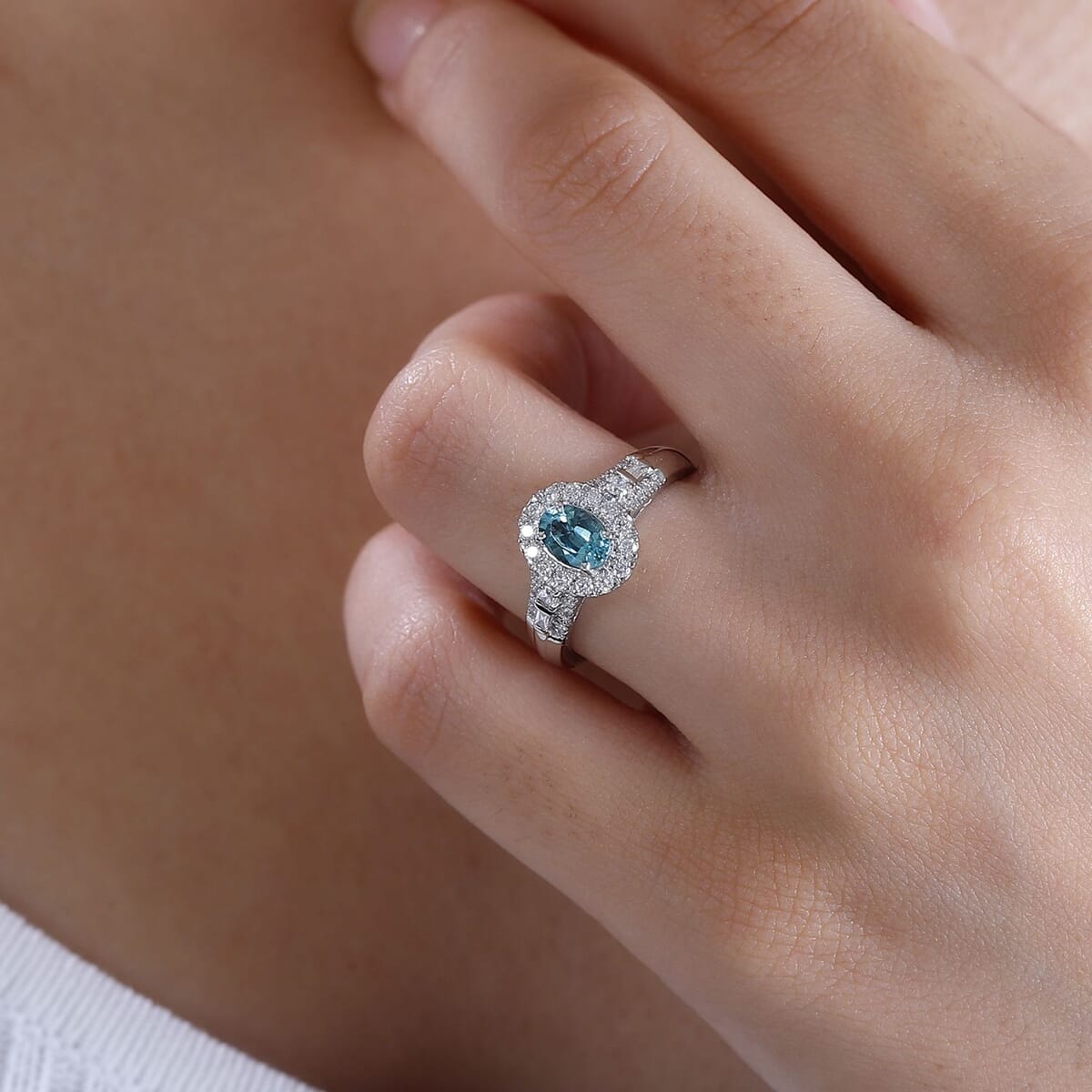 Certified & Appraised Rhapsody AAAA Pirineu Lagoon Tourmaline and E-F VS Diamond 1.15 ctw Ring in 950 Platinum (Size 8.0) 6.05 Grams image number 2
