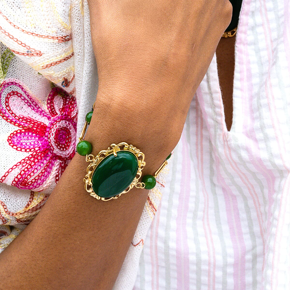 Green Onyx 13.00 ctw Bracelet in ION Plated YG Stainless Steel (7.50-9.0In) image number 1