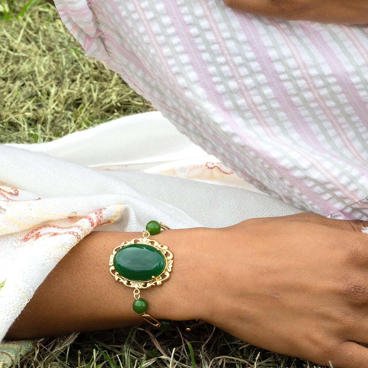 Green Onyx 13.00 ctw Bracelet in ION Plated YG Stainless Steel (7.50-9.0In) image number 5