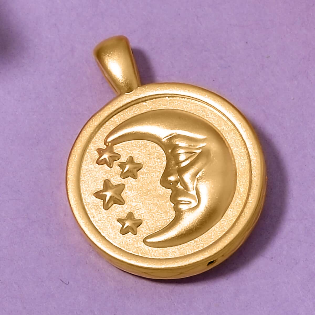 Sun and Moon Pendant in 10K Yellow Gold 0.65 Grams image number 2