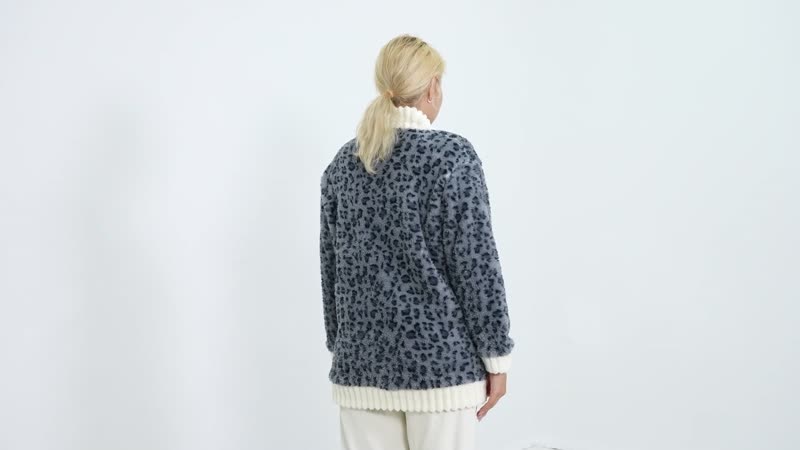 Gray Leopard Pattern Polyester Fluffy Button-up House Lounger with 2 Pocket (22.8"x29.5")