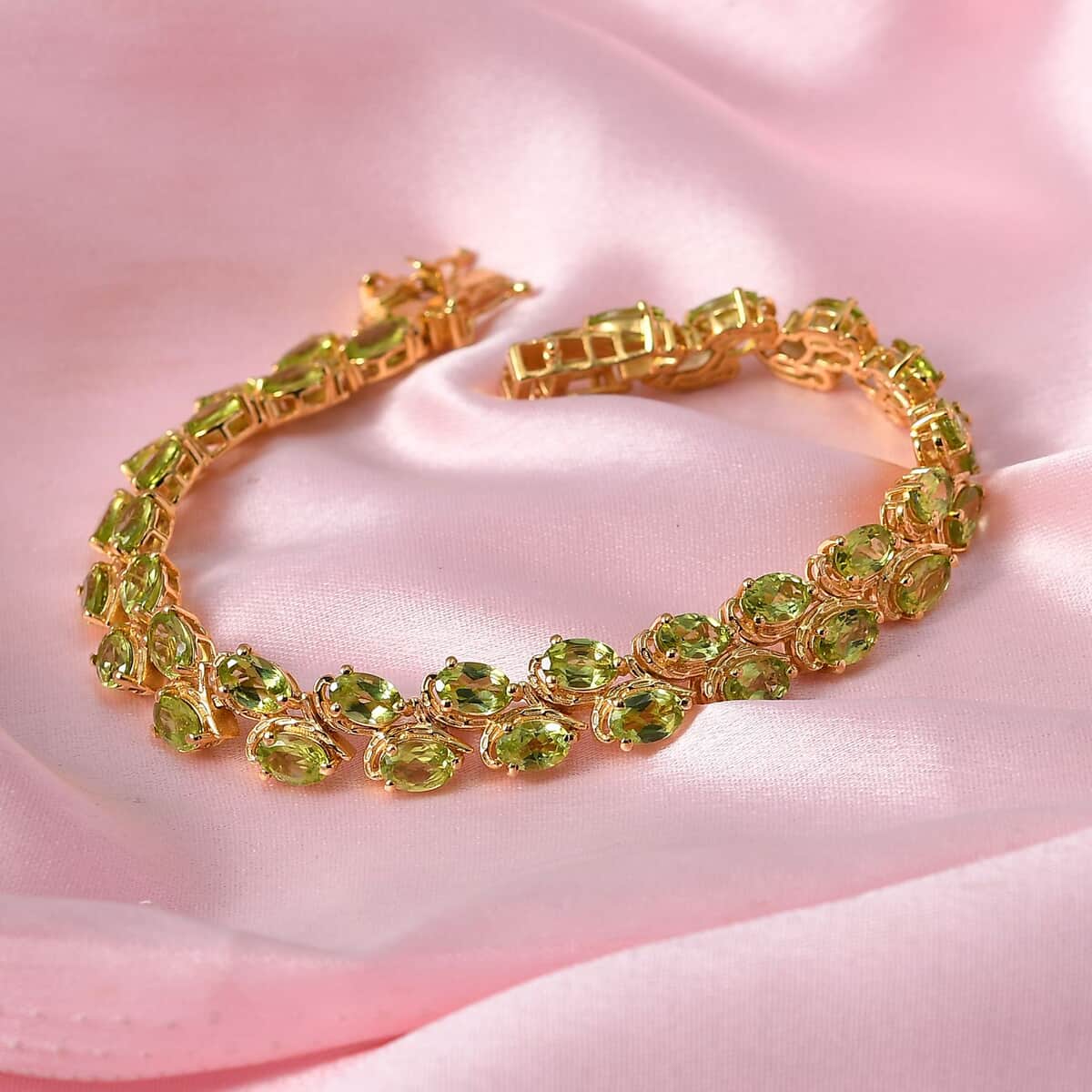 Hebei Peridot 17.75 ctw Tree Vines Bracelet in 18K Vermeil Yellow Gold Over Sterling Silver (7.25 In) image number 1