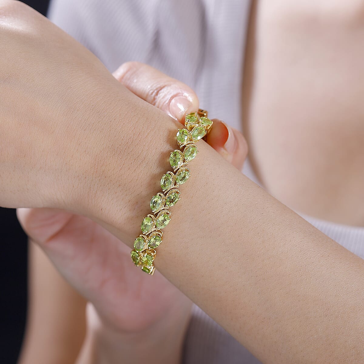 Hebei Peridot 16.00 ctw Tree Vines Bracelet in 18K Vermeil Yellow Gold Over Sterling Silver (6.50 In) image number 2