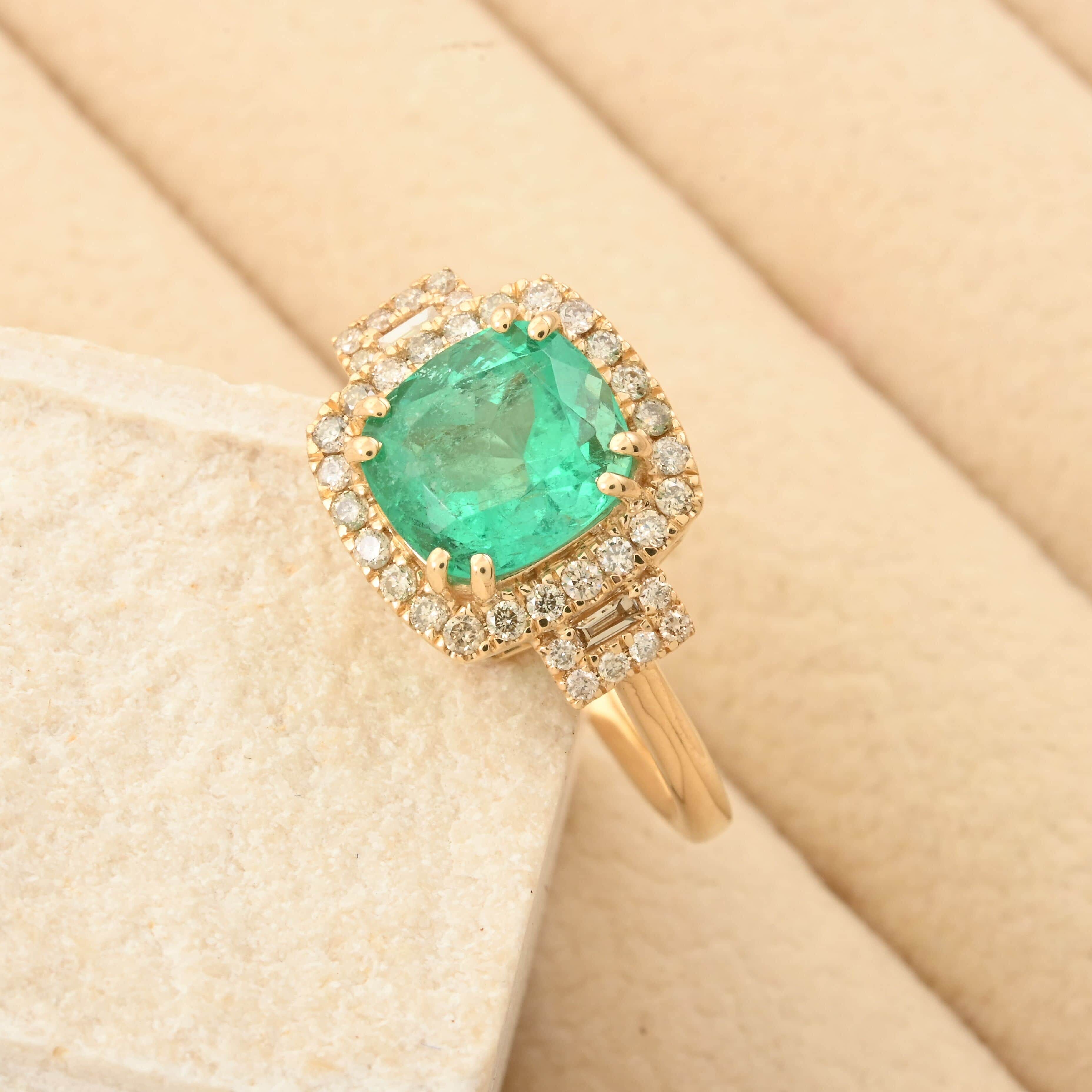 Certified & Appraised Luxoro AAA Boyaca Colombian Emerald and I2 Diamond 2.00 ctw Ring in 14K Yellow Gold (Size 10.0)