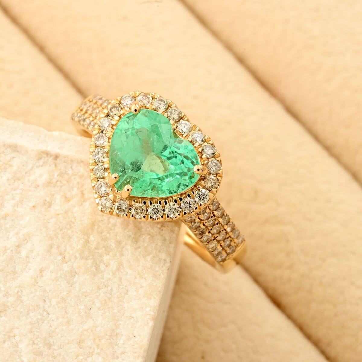 Certified & Appraised Luxoro AAA Boyaca Colombian Emerald and I2 Diamond 2.00 ctw Ring in 14K Yellow Gold (Size 10.0) 4.50 Grams image number 1