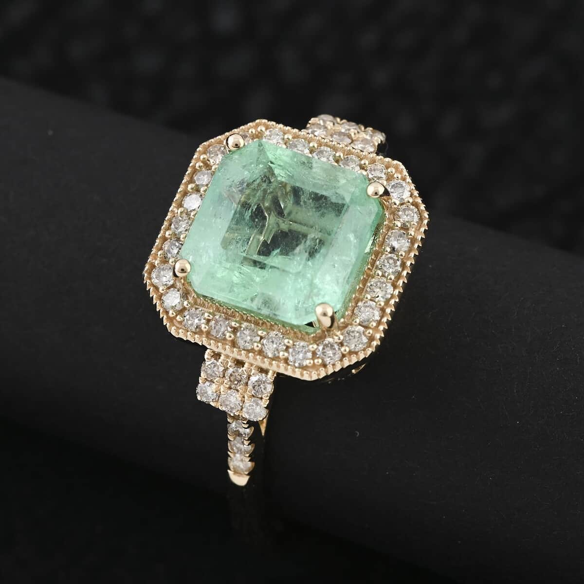 Certified & Appraised Luxoro 14K Yellow Gold AAA Boyaca Colombian Emerald, Diamond (I2) (0.36 cts) Ring (Size 10.0) 3.00 ctw image number 1