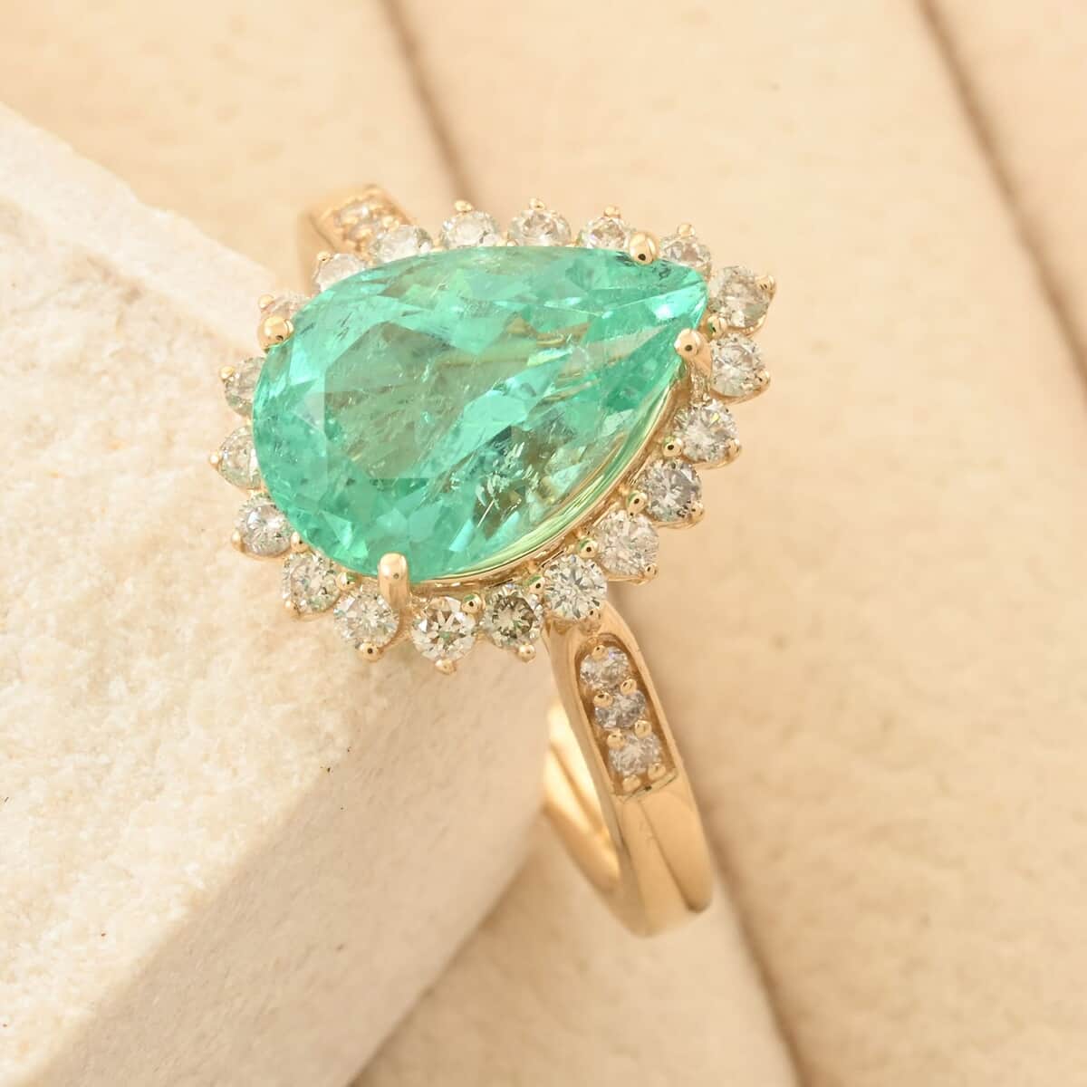 Certified & Appraised Luxoro AAA Boyaca Colombian Emerald and I2 Diamond 3.10 ctw Ring in 14K Yellow Gold (Size 7.0) 4.25 Grams image number 1