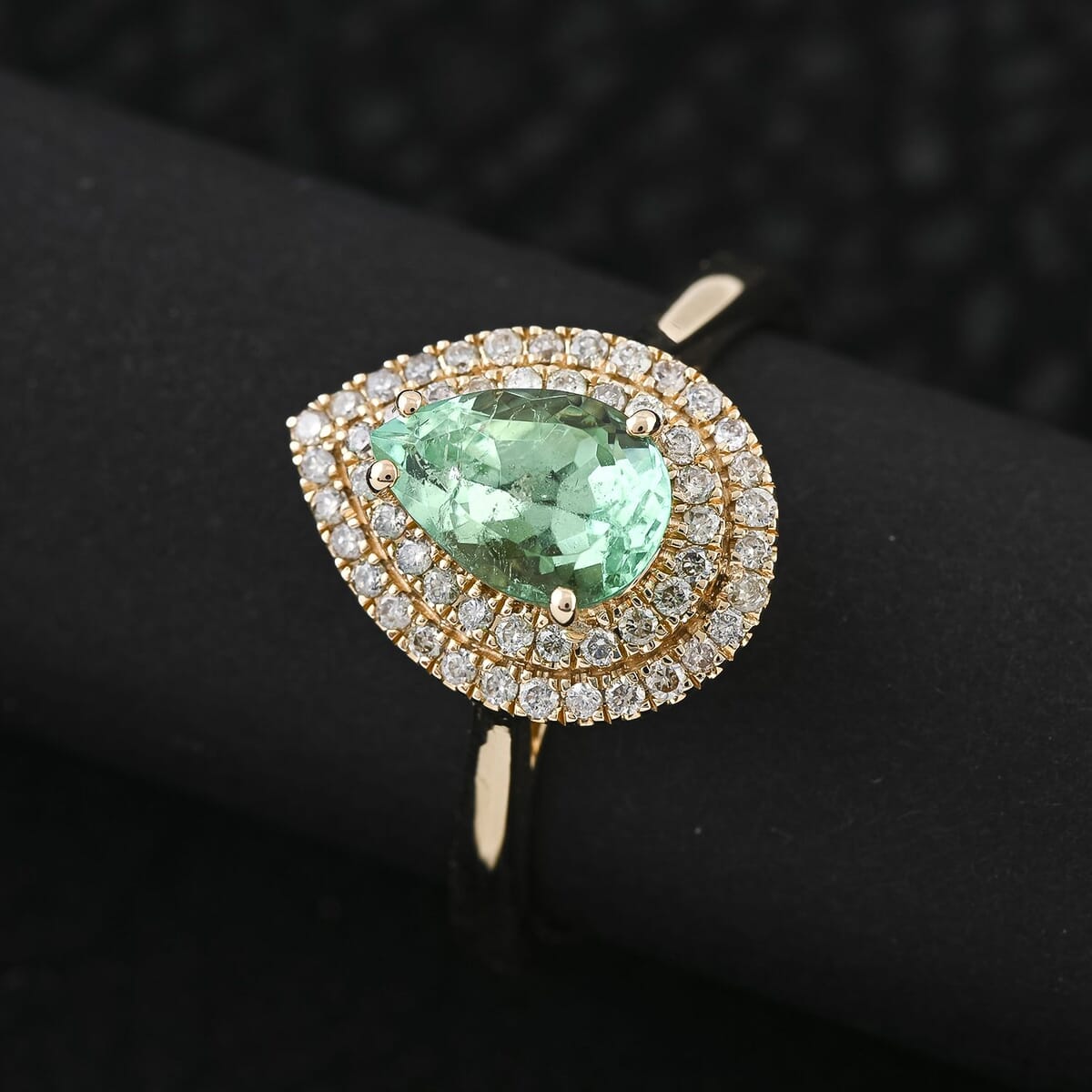 Certified & Appraised Luxoro AAA Boyaca Colombian Emerald and I2 Diamond 1.50 ctw Ring in 14K Yellow Gold (Size 8.0) 4.25 Grams image number 1