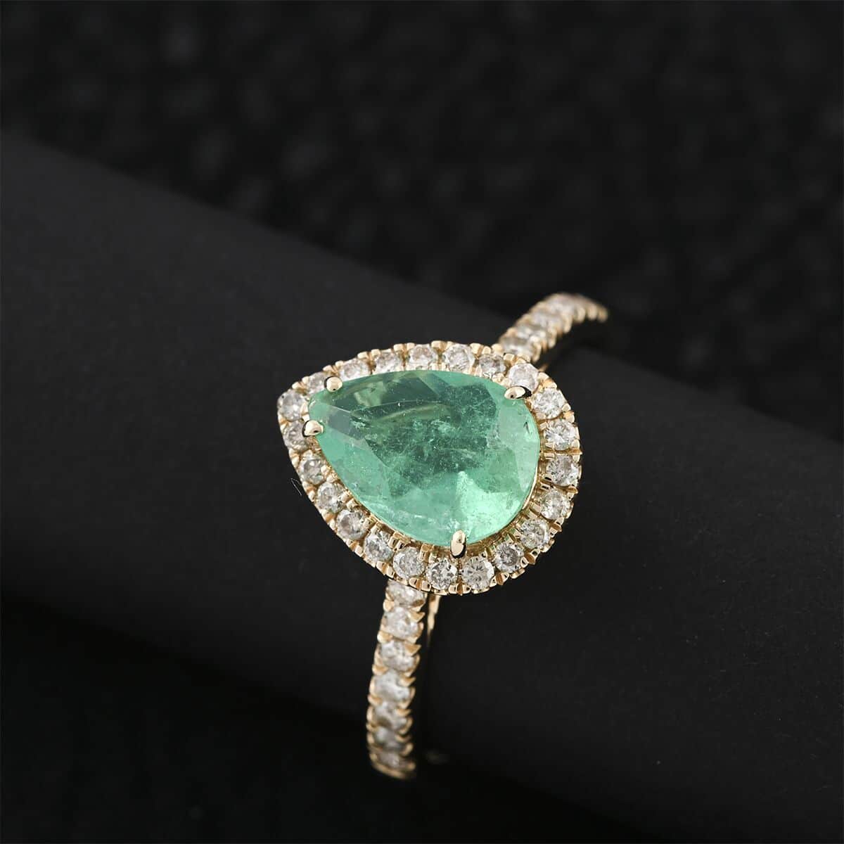 Certified & Appraised Luxoro AAA Boyaca Colombian Emerald and I2 Diamond 1.50 ctw Ring in 14K Yellow Gold image number 1