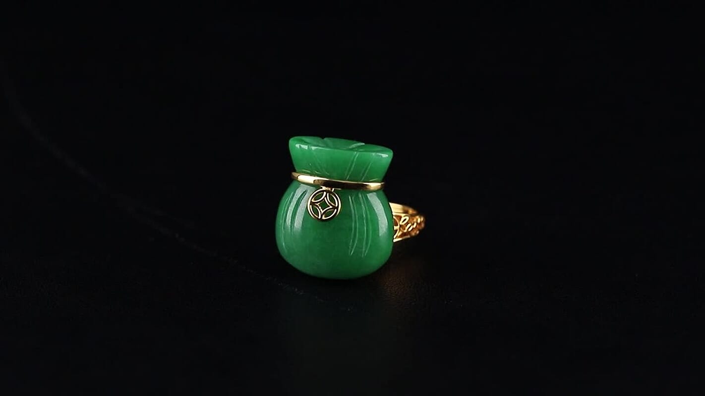 Green Jade Carved Tied Money Bag Ring in 18K Vermeil YG Over Sterling Silver (Size 10.0) 42.00 ctw