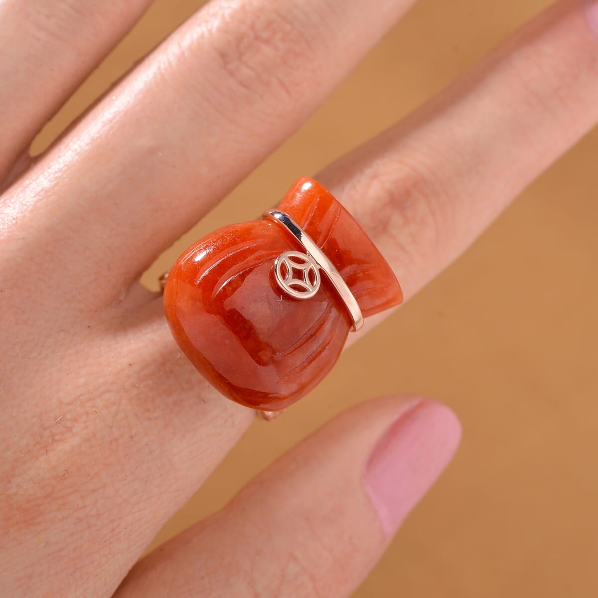 Red Jade (D) 42.00 ctw Carved Tied Money Bag Ring in 18K Vermeil Rose Gold Over Sterling Silver (Size 8.0) image number 1
