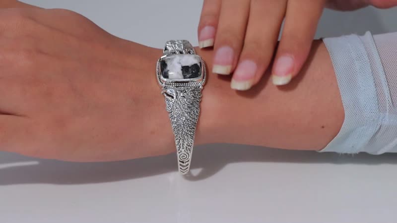 Artisan Crafted White Buffalo Cuff Bracelet in Black Oxidized Sterling Silver (7.25 In) 15.00 ctw