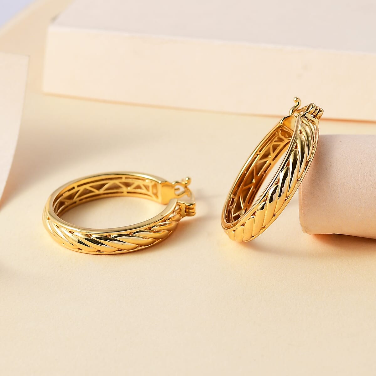Hoop Earrings in 18K YG Plated Bronze image number 1
