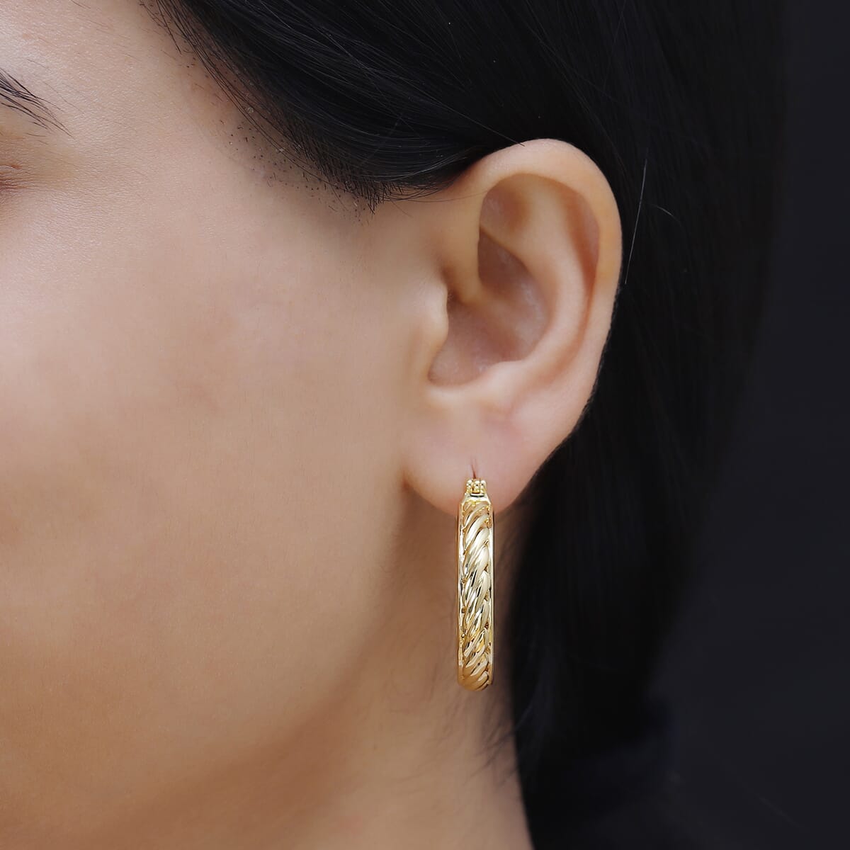 Hoop Earrings in 18K YG Plated Bronze image number 2