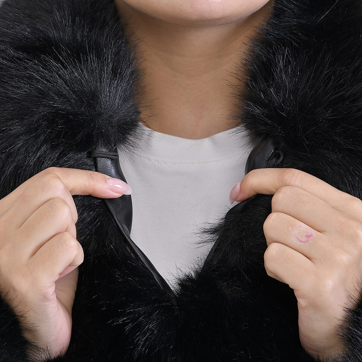 Tamsy Black Luxe Embossed Faux Fur Crop Jacket - (One Size L-XL) image number 7