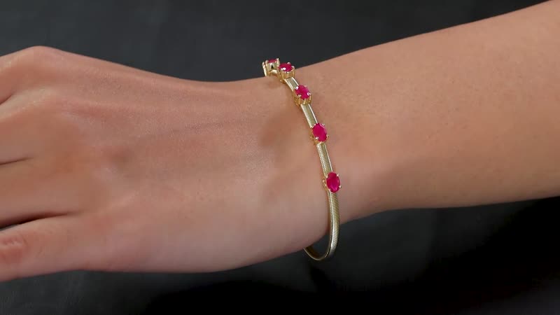 Doorbuster Luxoro 10K Yellow Gold AAA Montepuez Ruby Bangle Bracelet (7.25 In) (6.90 g) 3.00 ctw