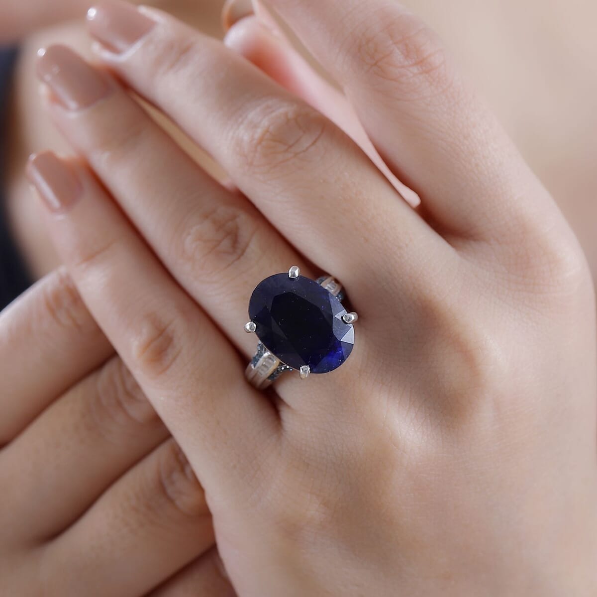 Masoala Sapphire (D), Blue and White Diamond 18.75 ctw River Bridge Ring in Rhodium Over Sterling Silver (Size 7.0) image number 2