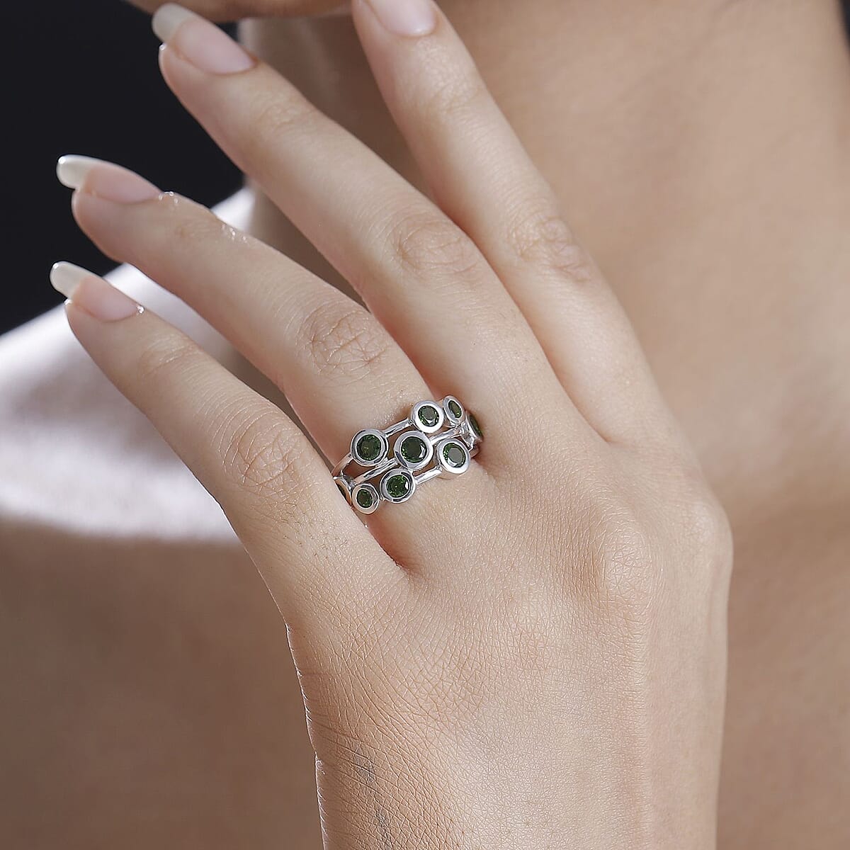 Chrome Diopside 2.00 ctw Bubble Ring in Rhodium Over Sterling Silver (Size 7.0) image number 2