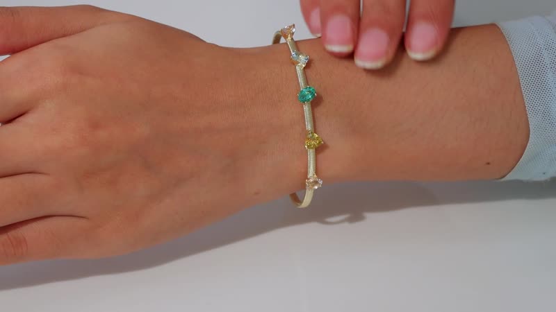 Luxoro AAA Multi Beryl Family and Emerald 2.75 ctw Cuff Bracelet in 10K Yellow Gold (7.25 In) 4.75 Grams