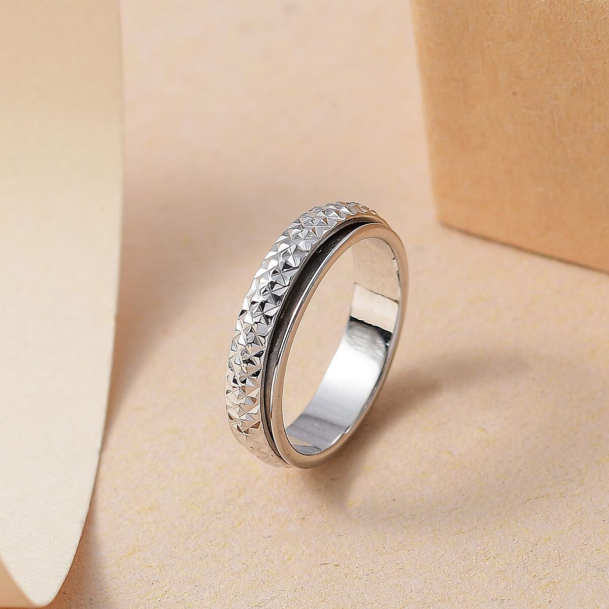 D'Joy Diamond-Cut Spinner Band Ring in Sterling Silver (Size 6.0) 3.60 Grams image number 1