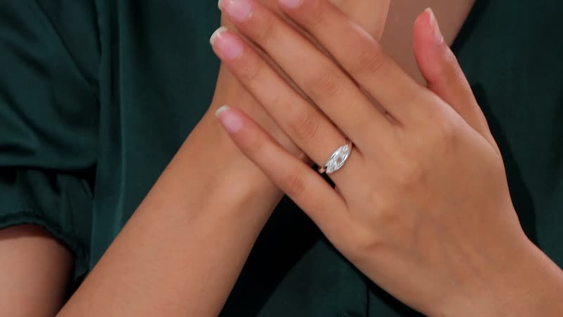 White Topaz Trilogy Ring in Sterling Silver (Size 7.0) 1.00 ctw