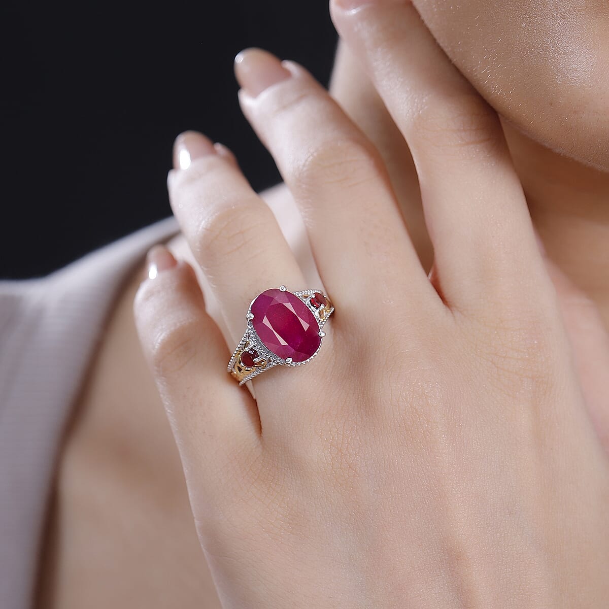 Niassa Ruby (FF) 12.00 ctw Ring in 18K Vermeil YG and Rhodium Over Sterling Silver (Size 6.0) image number 2