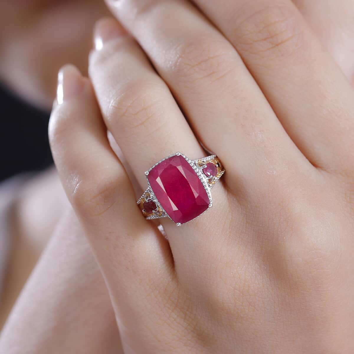 Niassa Ruby (FF) 7.75 ctw Ring in 18K Vermeil YG and Rhodium Over Sterling Silver (Size 10.0) image number 2