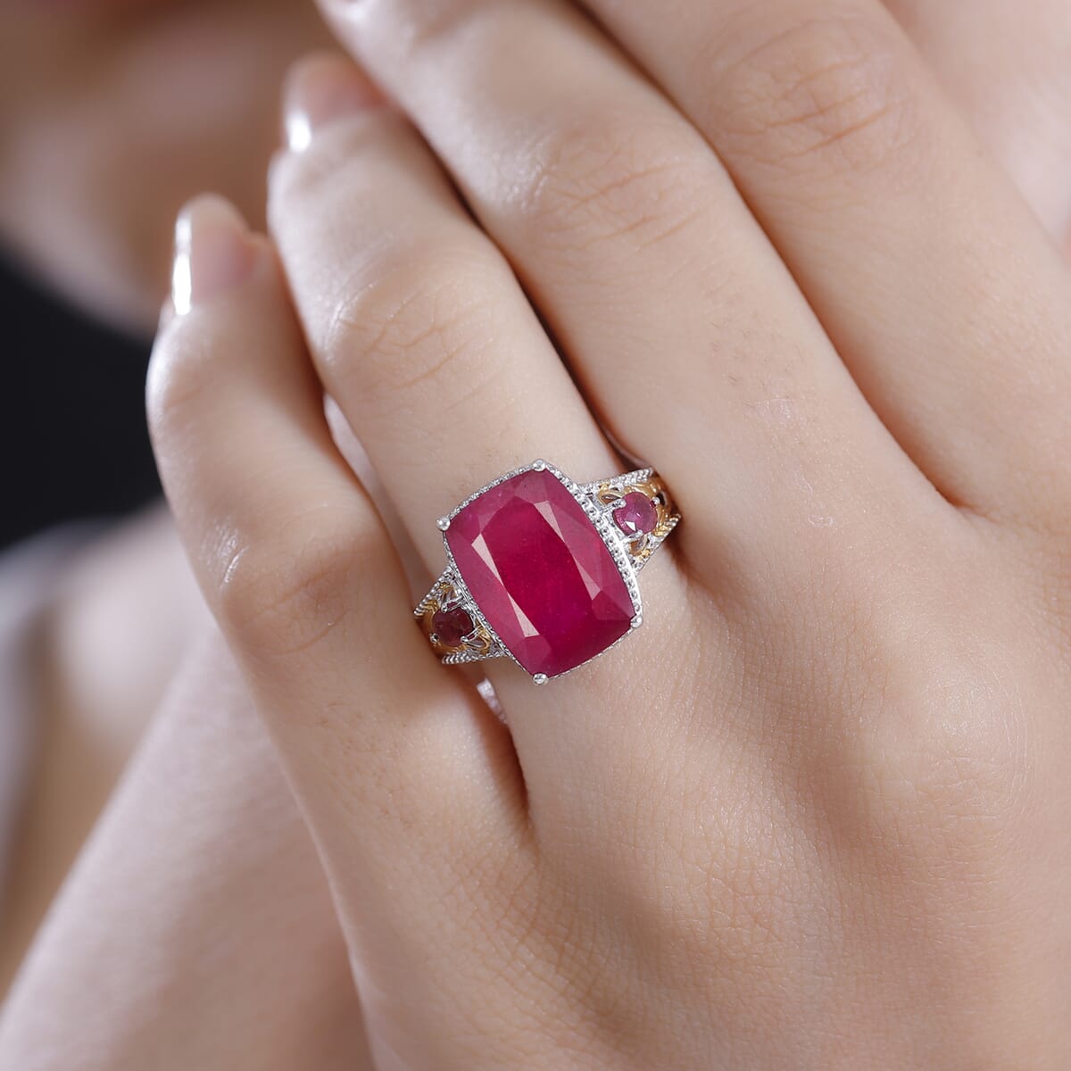 Niassa Ruby (FF) 7.10 ctw Ring in 18K Vermeil YG and Rhodium Over Sterling Silver (Size 8.0) image number 2