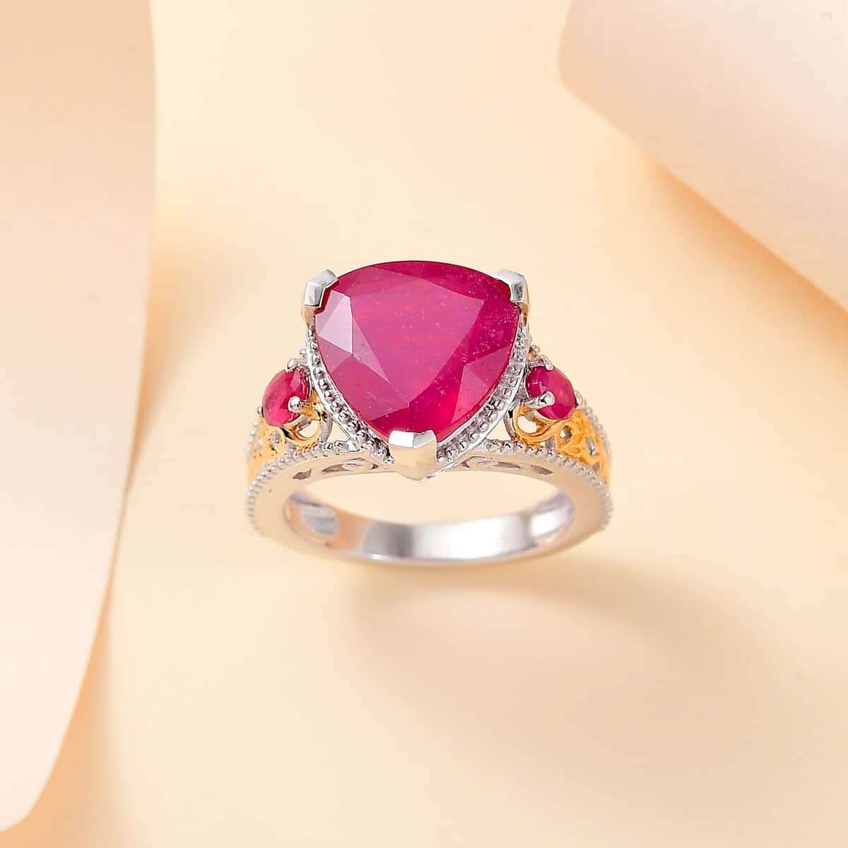 Niassa Ruby (FF) 9.20 ctw Ring in 18K Vermeil YG and Rhodium Over Sterling Silver (Size 7.0) image number 1