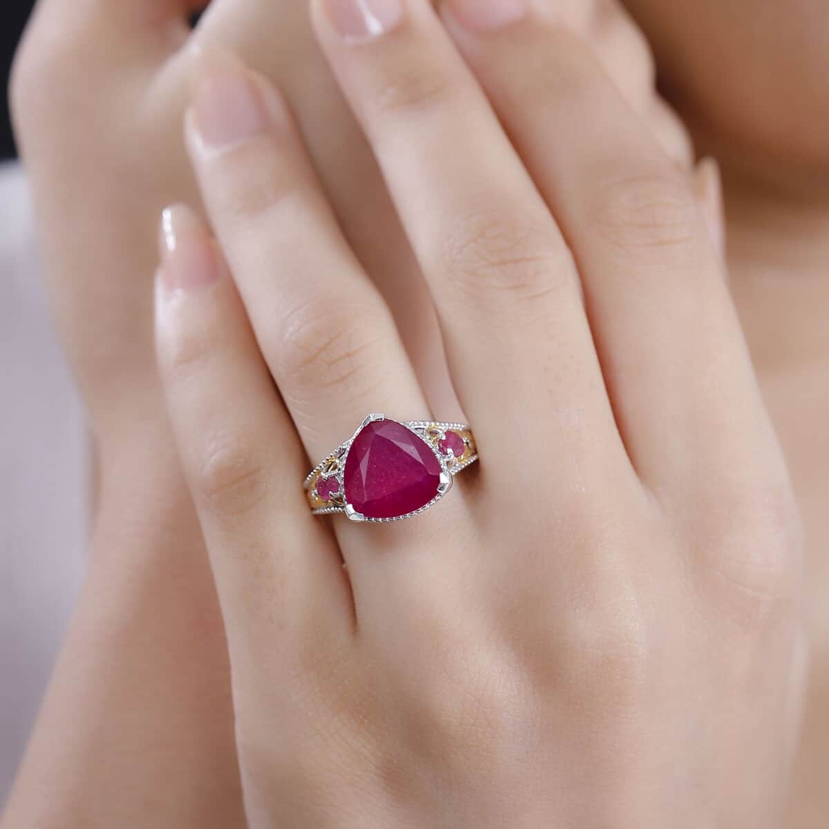 Niassa Ruby (FF) 9.20 ctw Ring in 18K Vermeil YG and Rhodium Over Sterling Silver (Size 7.0) image number 2