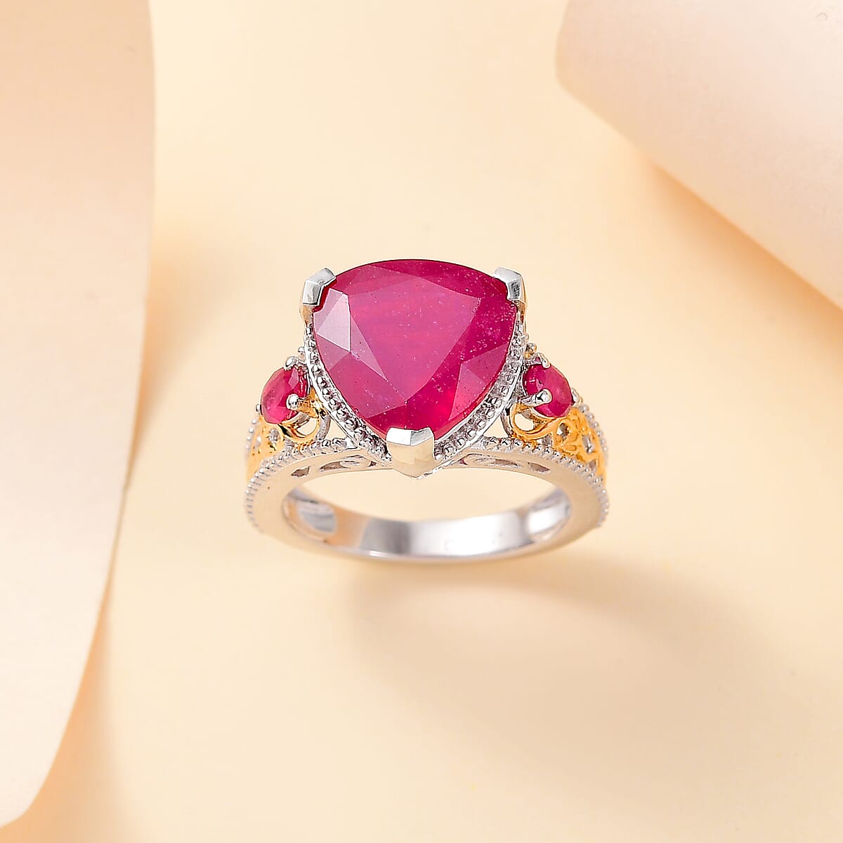 Niassa Ruby (FF) 9.20 ctw Ring in 18K Vermeil YG and Rhodium Over Sterling Silver (Size 8.0) image number 1