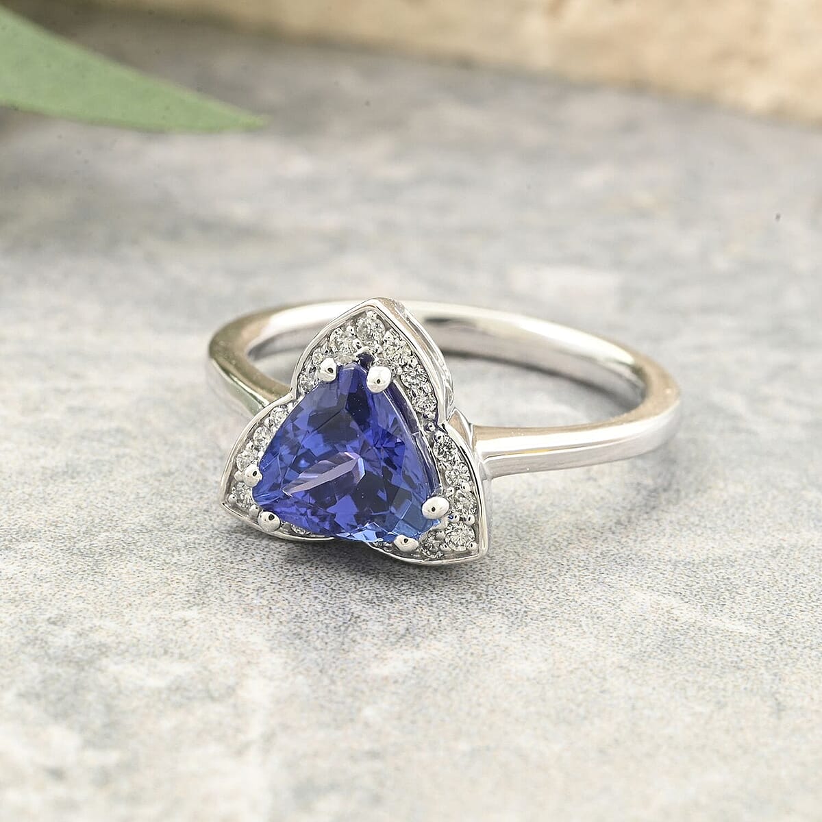 Certified & Appraised Rhapsody AAAA Tanzanite and E-F VS Diamond 1.50 ctw Ring in 950 Platinum (Size 7.5) 5.85 Grams image number 1