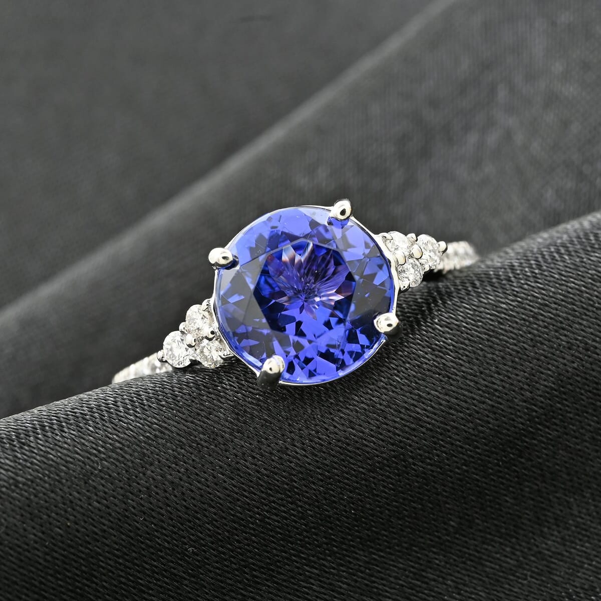 Certified & Appraised Rhapsody AAAA Tanzanite and E-F VS Diamond 2.80 ctw Ring in 950 Platinum (Size 7.0) 4 Grams image number 1