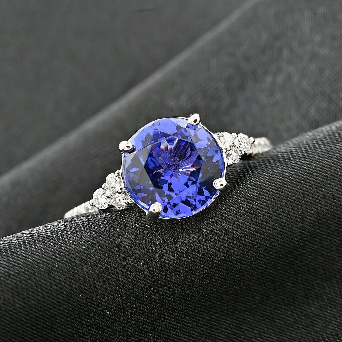 Certified & Appraised Rhapsody AAAA Tanzanite and E-F VS Diamond 2.80 ctw Ring in 950 Platinum (Size 9.0) 4 Grams image number 1