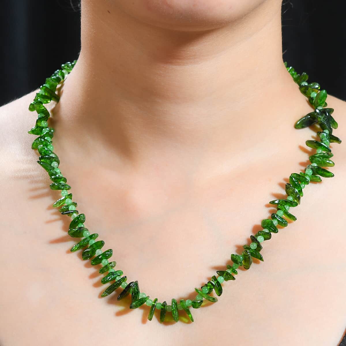 Chrome Diopside and Green Jade (D) 107.00 ctw Necklace 20 Inches in Stainless Steel image number 2