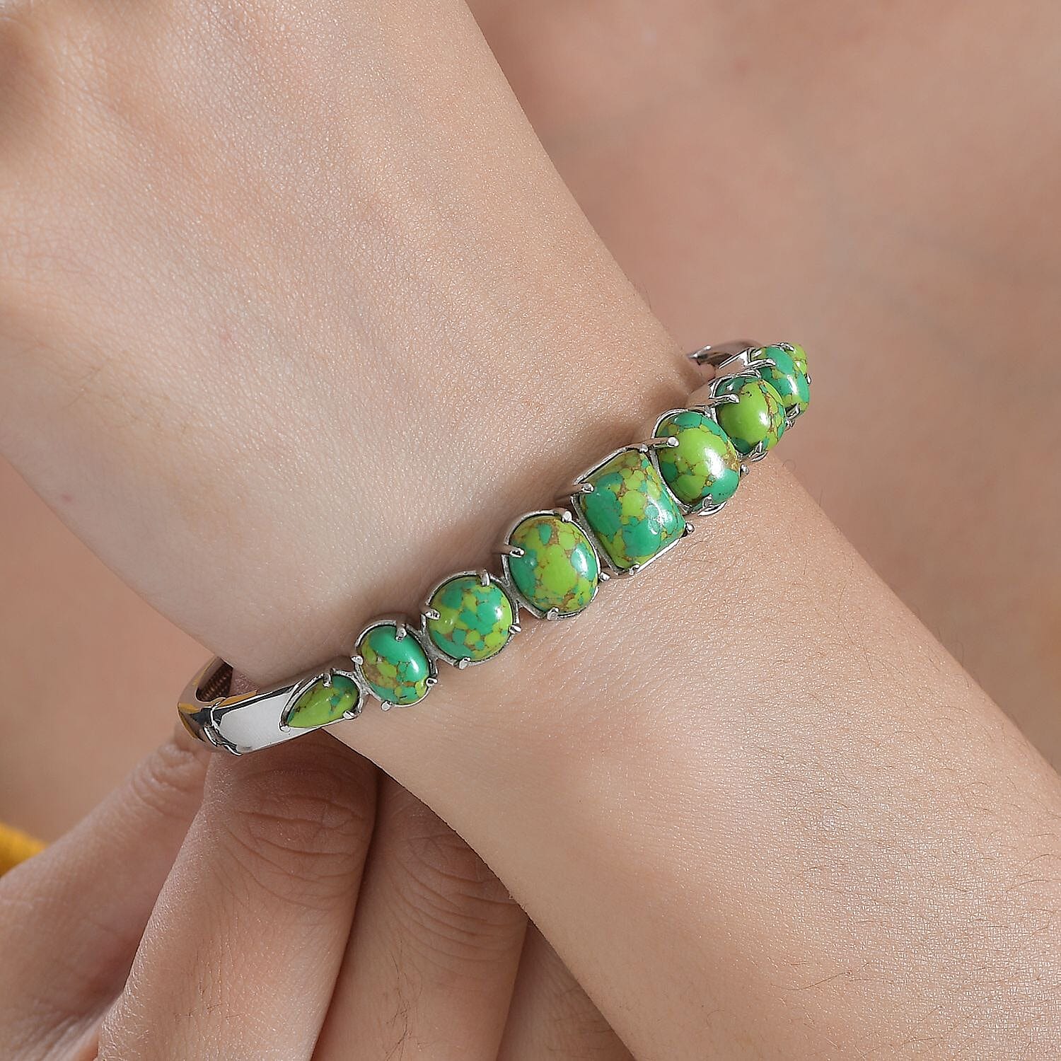 Mojave Green Turquoise 15.15 ctw Bangle Bracelet in Stainless Steel (6.50 In) 