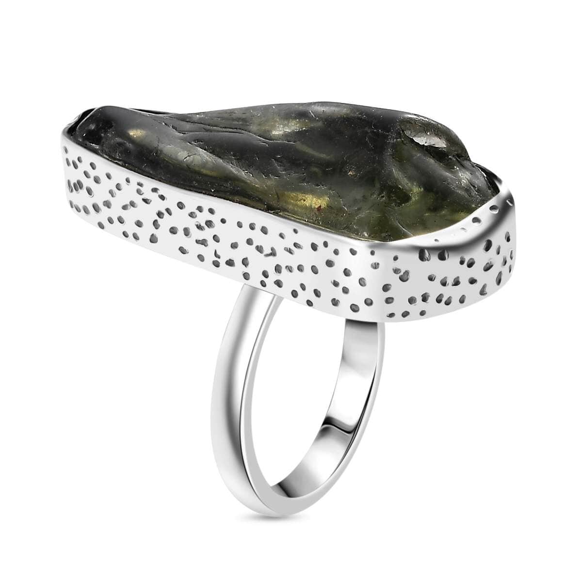 Artisan Crafted Rough Cut Montezuma Prasiolite 13.20 ctw Solitaire Ring in Sterling Silver (Size 10.0) image number 3