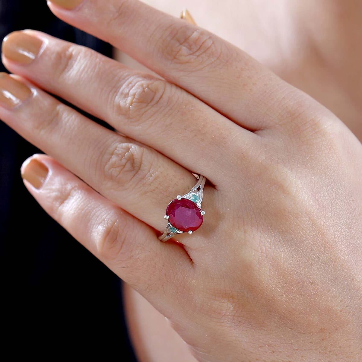 Niassa Ruby (FF), Emerald Statement Ring in Platinum Over Sterling Silver (Size 10.0) 3.25 ctw image number 2