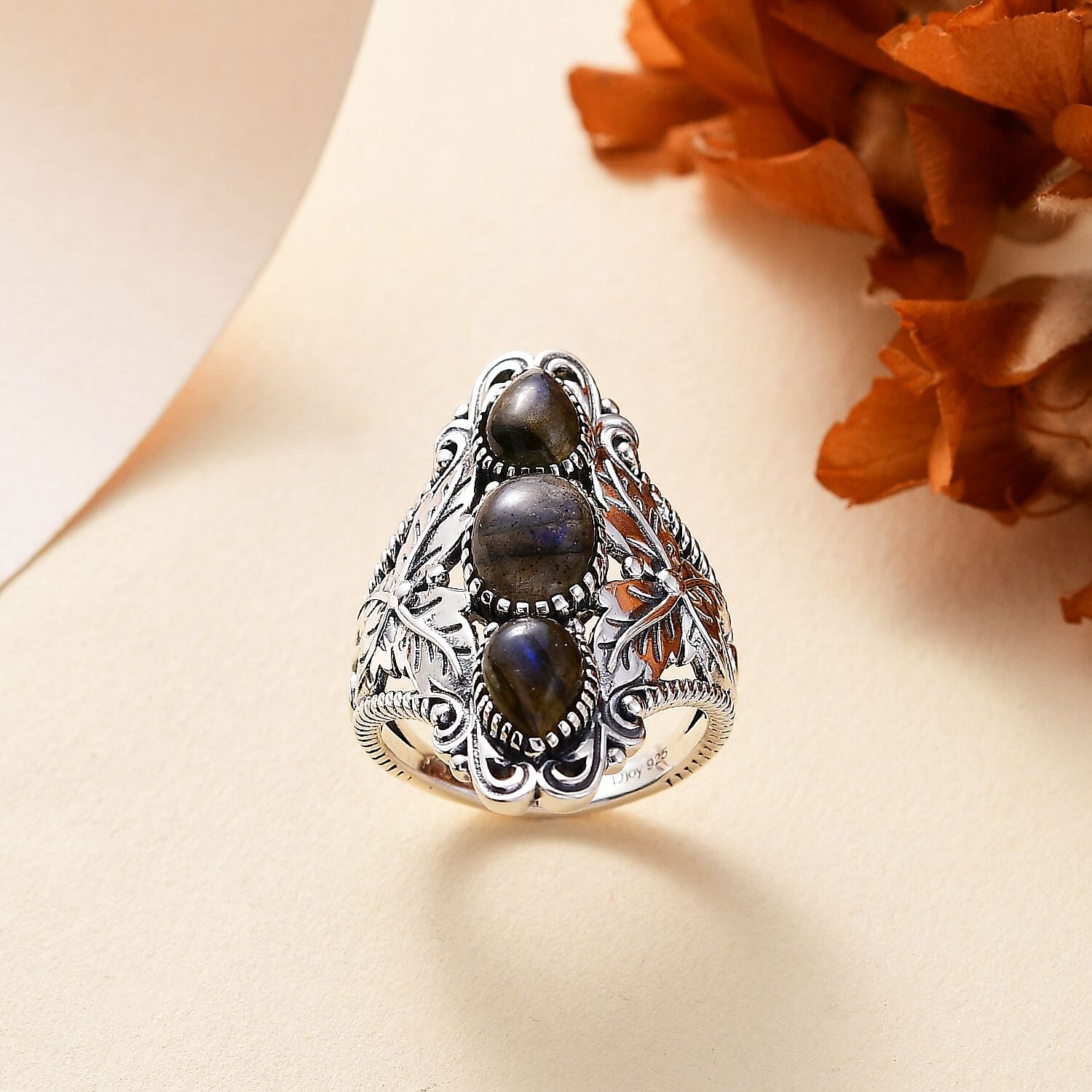 Artisan Crafted Malagasy Labradorite 3.20 ctw Magnolia Leaf Ring in Sterling Silver (Size 10.0)