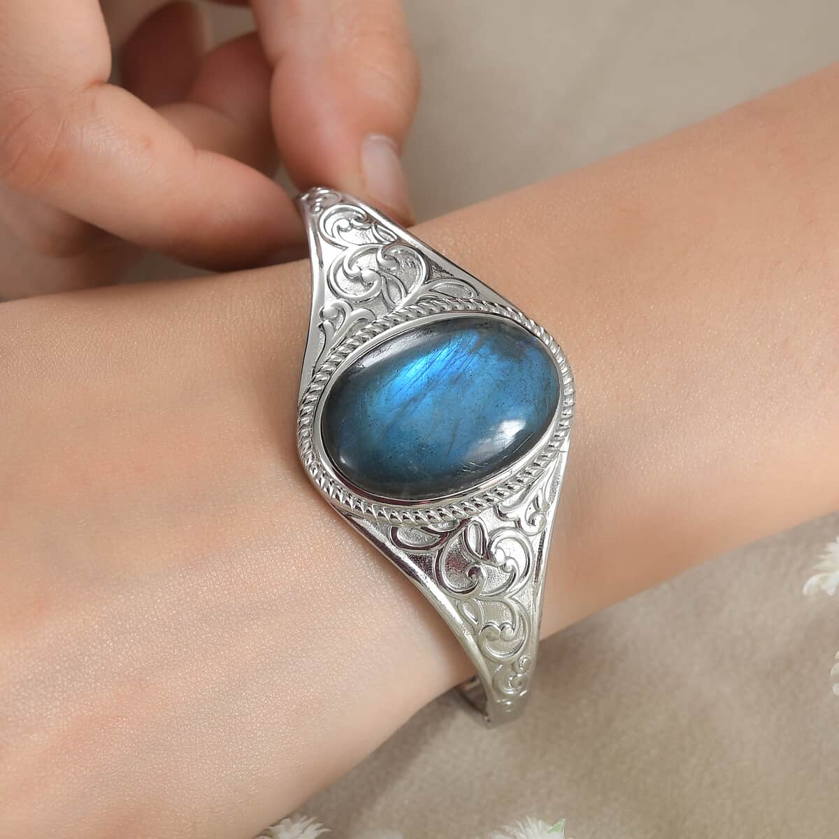 Malagasy Labradorite Filigree Bangle Bracelet in Stainless Steel (6.50 In) 39.30 ctw image number 2