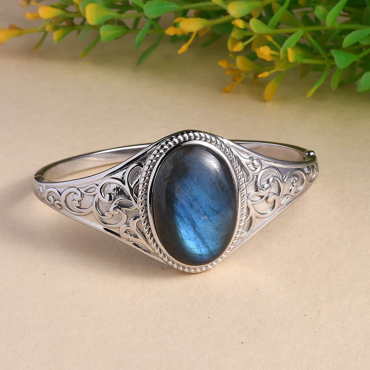 Malagasy Labradorite 39.30 ctw Filigree Bangle Bracelet in Stainless Steel (7.25 In)  image number 1